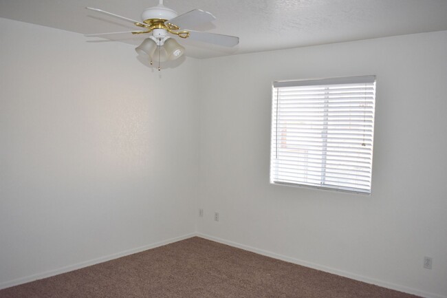 Building Photo - P2815