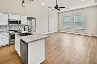 Building Photo - 104 N Main St