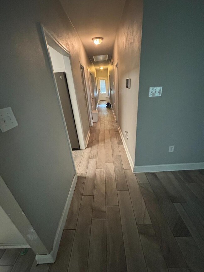 Foto del edificio - 15424 Point Breton Ave