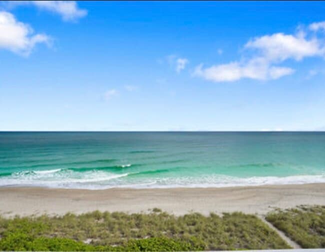 Building Photo - 4160 NE Breakwater Dr