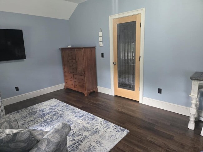 Building Photo - 19 Metacomet Lake Dr