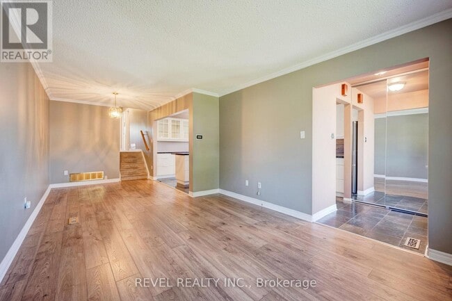 Building Photo - 44 Marblehead Crescent