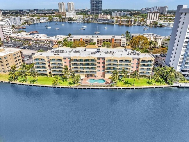 Foto del edificio - 201 Golden Isles Dr