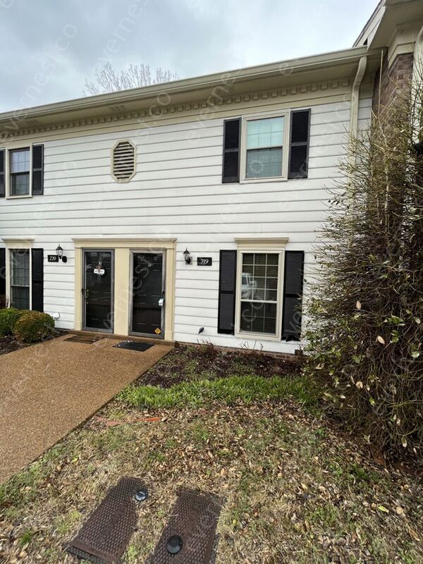 Primary Photo - 719 Fox Ridge Dr