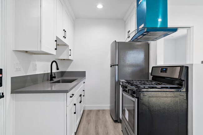 Building Photo - 435 N Wilson Ave