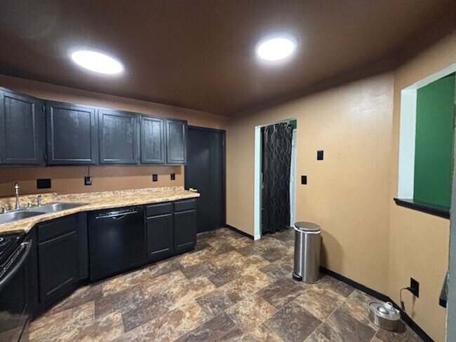 Foto del edificio - X-LARGE 1 BR/1 BA Condo Available 5/1 in a Beautiful St. Paul Neighborhood!