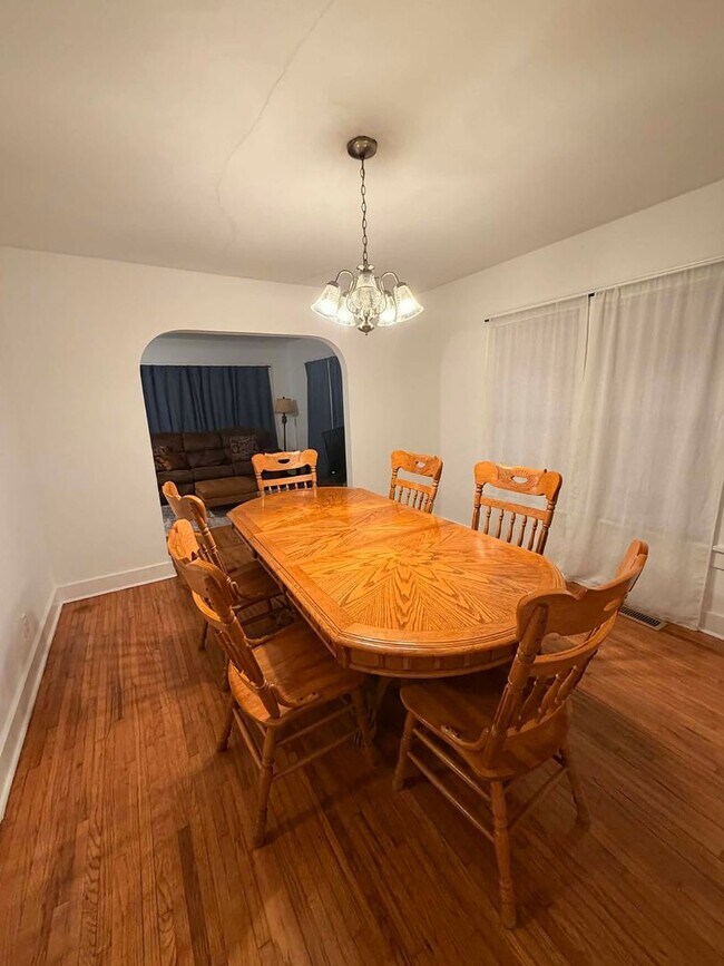 Building Photo - 2 Bedroom Fully Furnished Short-Term Rental – Joplin, MO