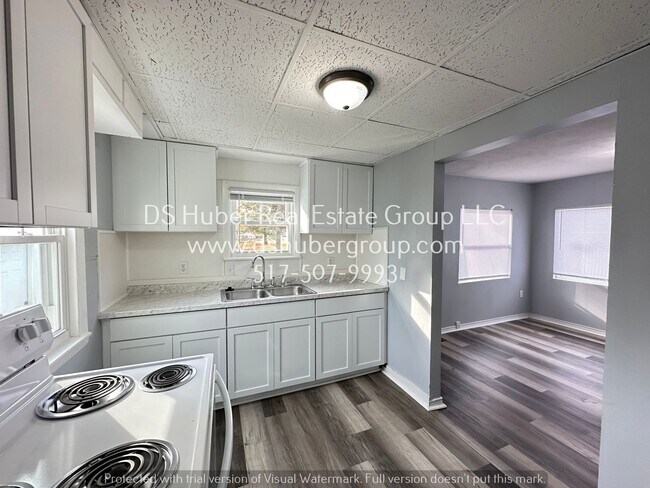 Building Photo - 3 bed 1 bath walking distance from Risdale...
