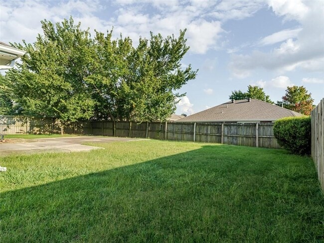 Building Photo - 3405 SW Picasso Blvd