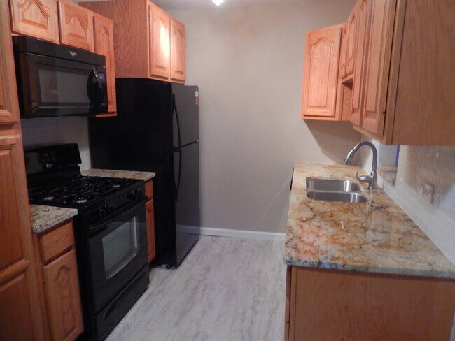 Building Photo - 1565 Burton Ct