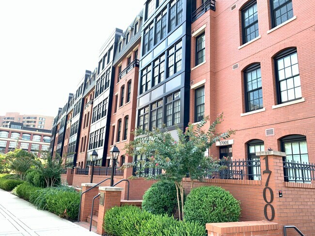 Gaslight Square - 1700 Clarendon Blvd