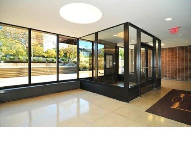 Foto del edificio - 12205 Flatlands Ave