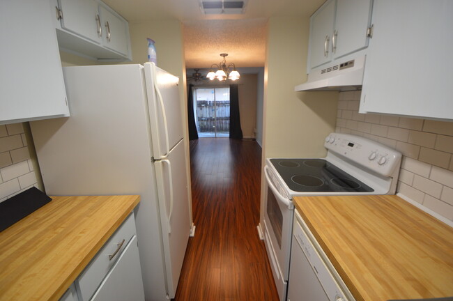 Foto del edificio - 2 Bed/1.5 Bath in Washington Square! AVAIL...