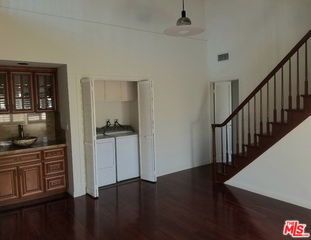 Foto del edificio - 10620 Eastborne Ave