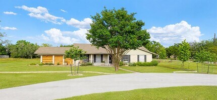 Building Photo - 301 Retha Dr