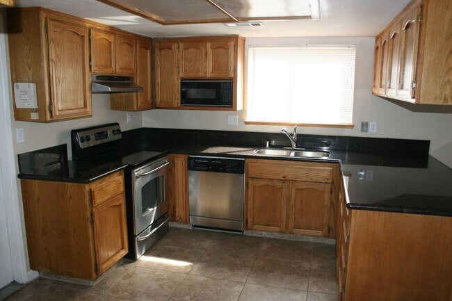Foto del edificio - 4615 Gardenwood Ln