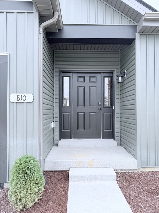 Building Photo - 810 Colony Rdg Ct