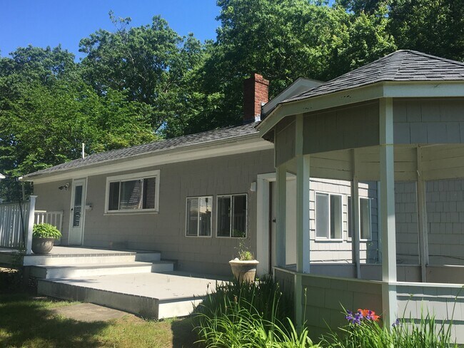 Building Photo - 19 Elderberry Dr