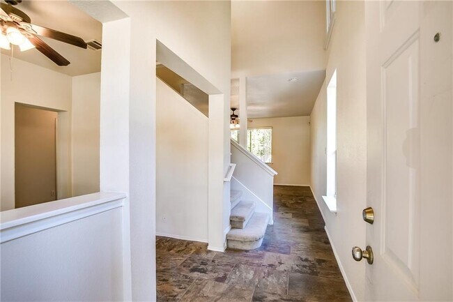 Foto del edificio - 3772 Top Rock Ln