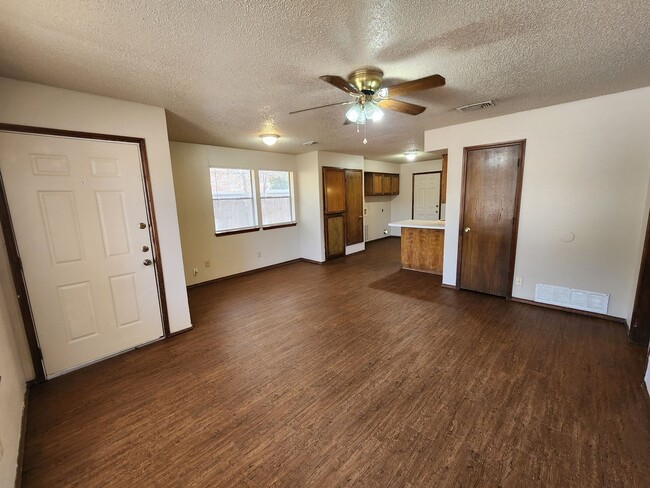 Building Photo - 3211 Eastridge Dr