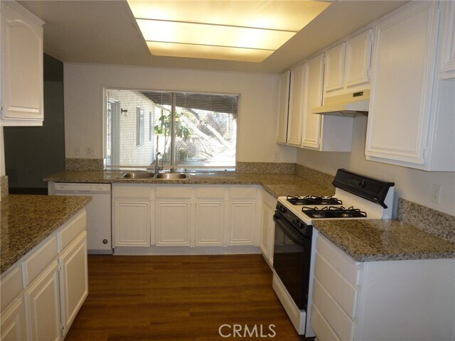Building Photo - 6643 Wintertree Dr