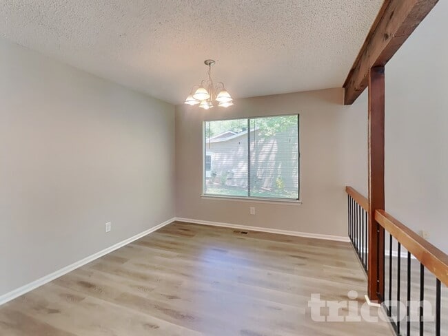 Foto del edificio - 6971 Springwood Dr