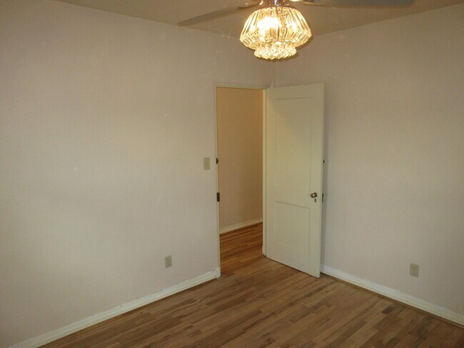 Building Photo - 2220 Muniz Rd SW