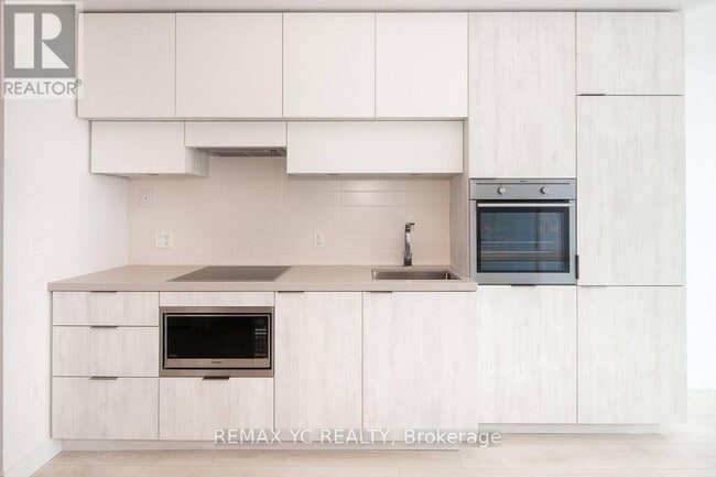 Building Photo - 8 Eglinton Ave E