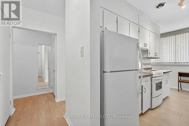 Building Photo - 8 Westmount Dr S