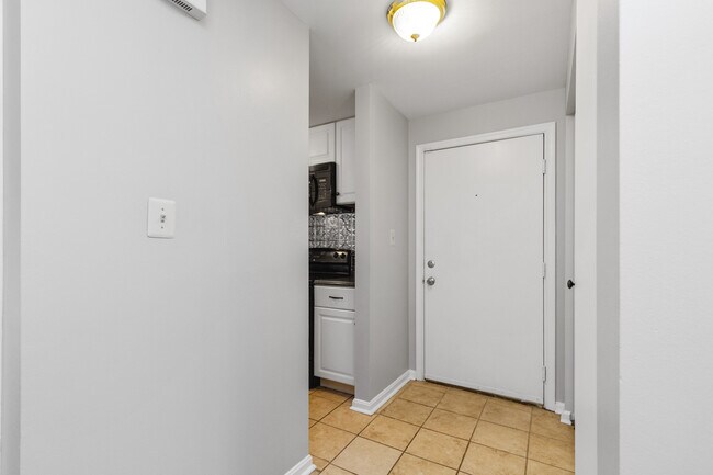 Building Photo - 102 Chesterfield Ln