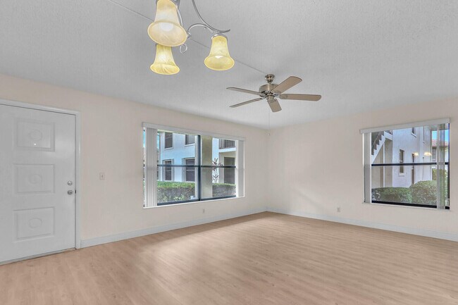 Foto del edificio - 91 SW South River Dr