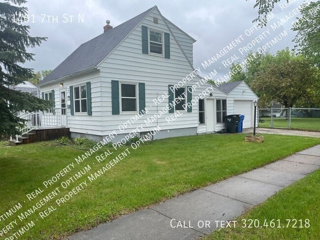 Building Photo - 1401 7th St N