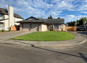 Building Photo - 12612 NE 45th Cir