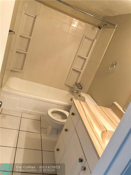 Foto del edificio - 1400 NE 54th St