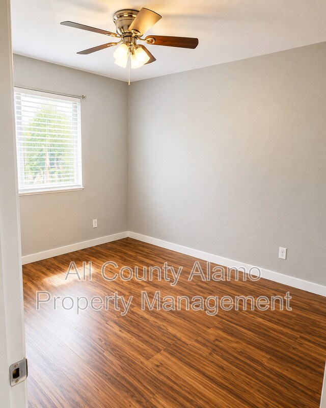 Foto del edificio - 429 Zachry Dr