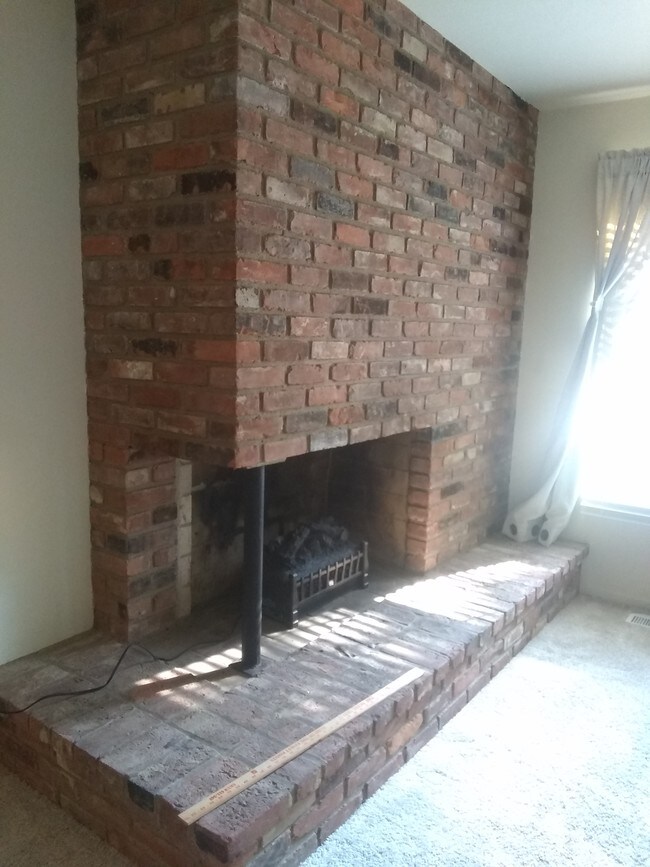 Building Photo - 7055 Carriage Hill Dr