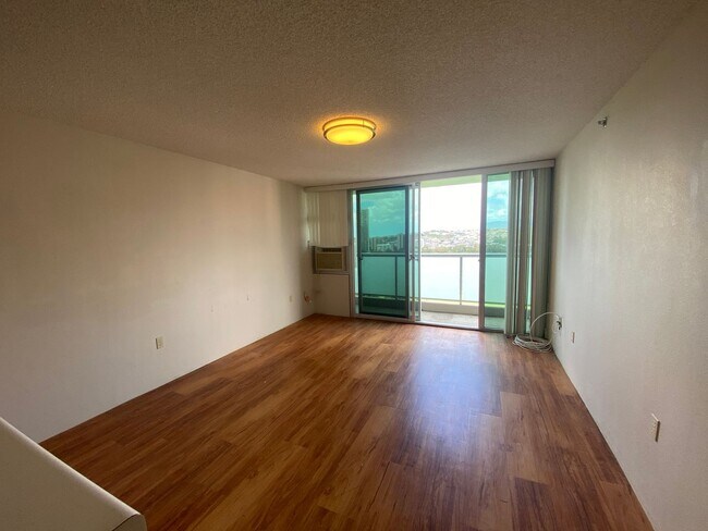 Building Photo - For Rent - [Country Club Villa 6] 3009 Ala...