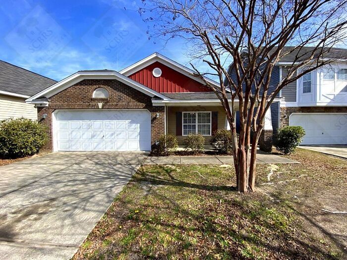 Primary Photo - Nice 3 bedroom, 2 bathroom Newer Single Le...