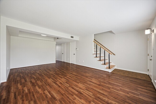 Building Photo - 10345 Longmont Dr