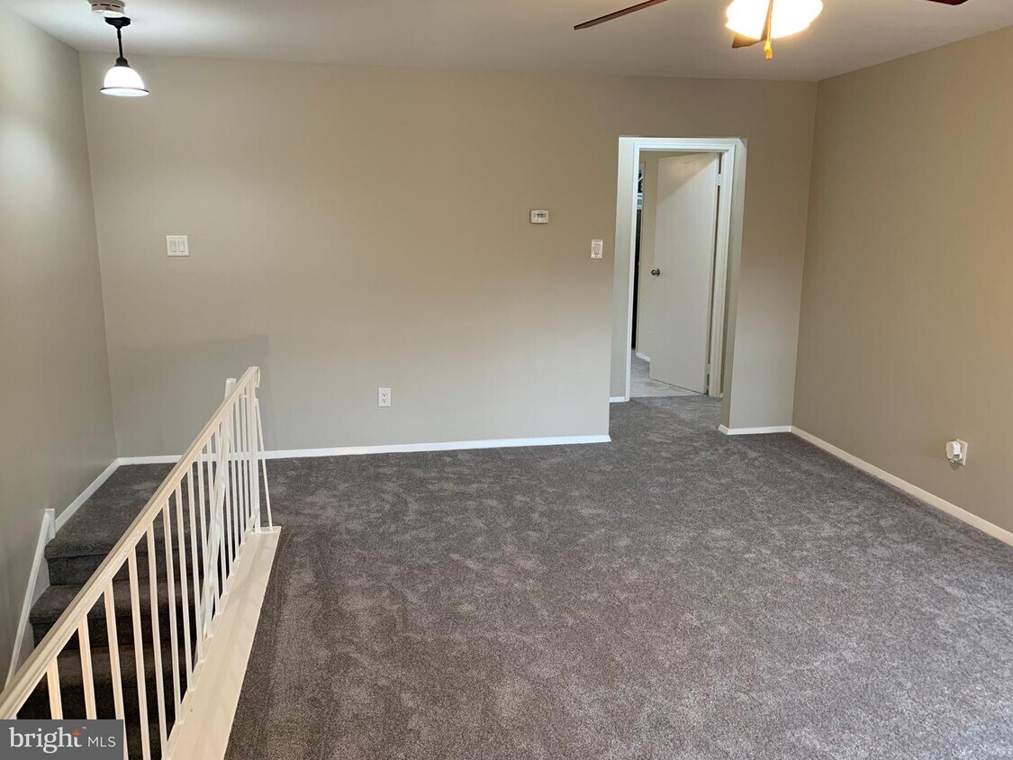 Foto principal - 810 N Forklanding Rd