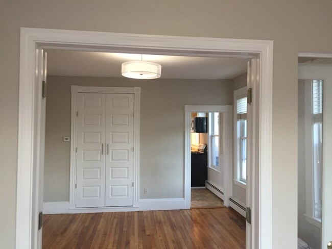 Building Photo - 114 Lothrop St