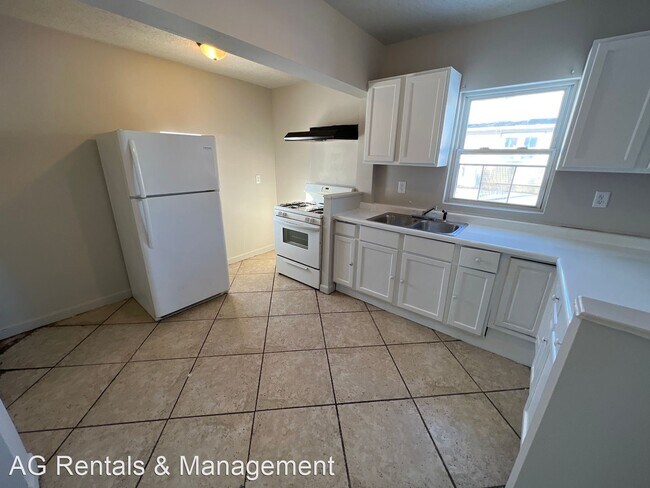 Foto del edificio - 3 br, 1 bath House - 3232 Barr St