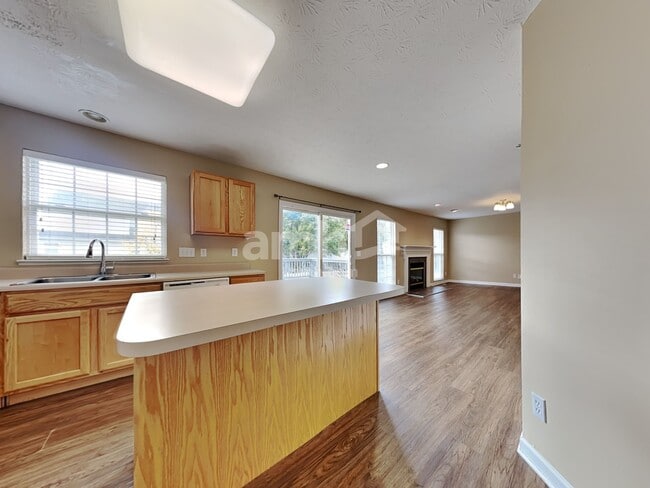 Building Photo - 233 Bannock Dr
