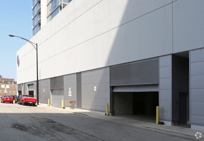Building Photo - R+D659