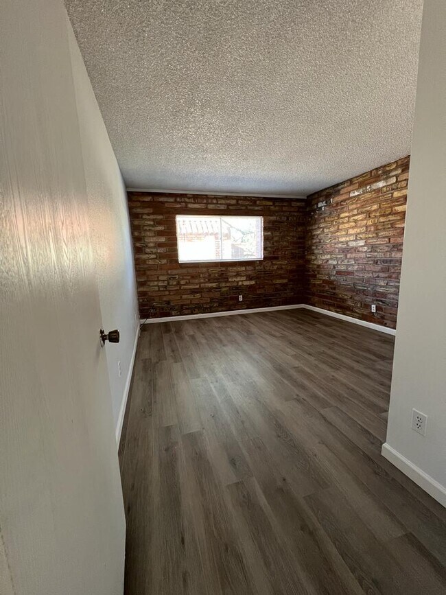 Building Photo - 3052 N Cherry Ave