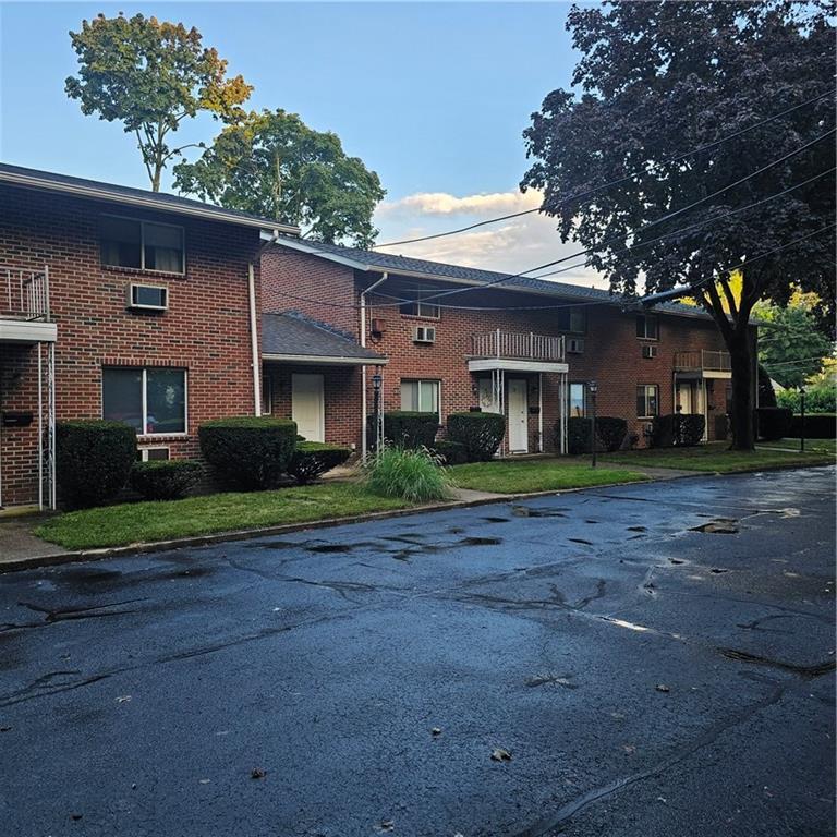 Primary Photo - 20 W Warwick Ave