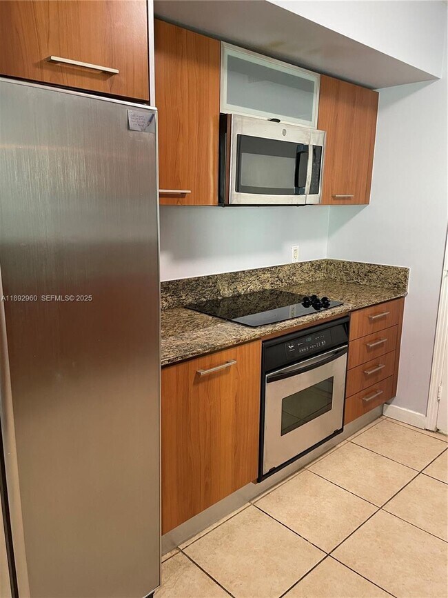 Foto del edificio - 9066 SW 73rd Ct