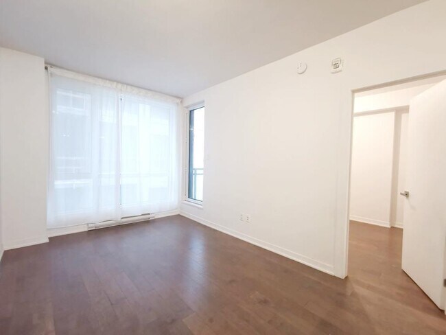 Photo du bâtiment - 1192 Rue Mackay