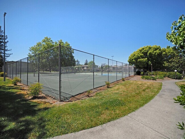 Foto del edificio - Spacious 2 bedroom, 1.5 bath condo in Ever...