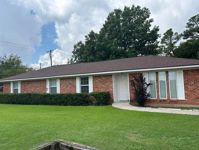 Building Photo - 2706 N Hickory St